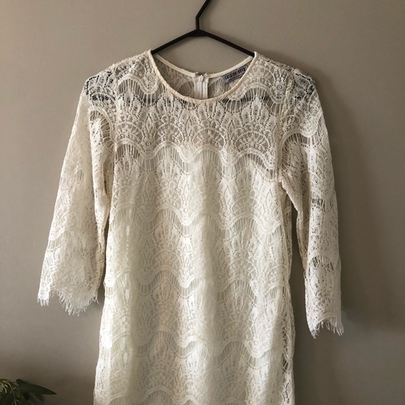 Lace mini dress - Picture 3 of 6